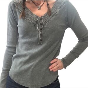 Lucky Brand Thermal Top Womens M Green Embroidered Button Detail Boho Victorian